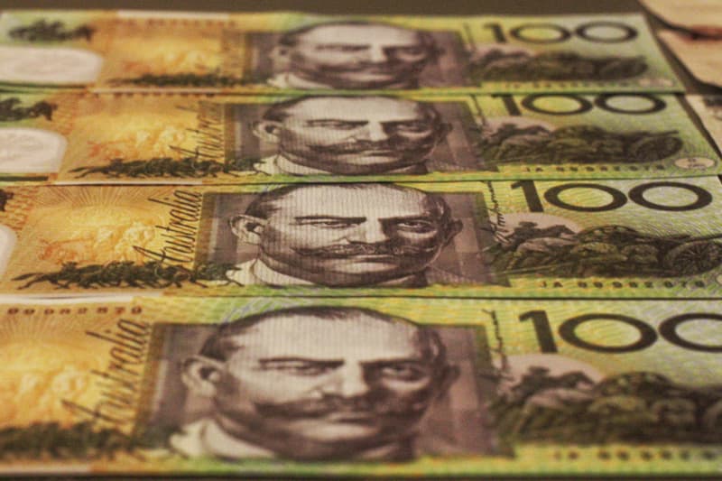 working holidaymaker in Australia preparing a tax return
